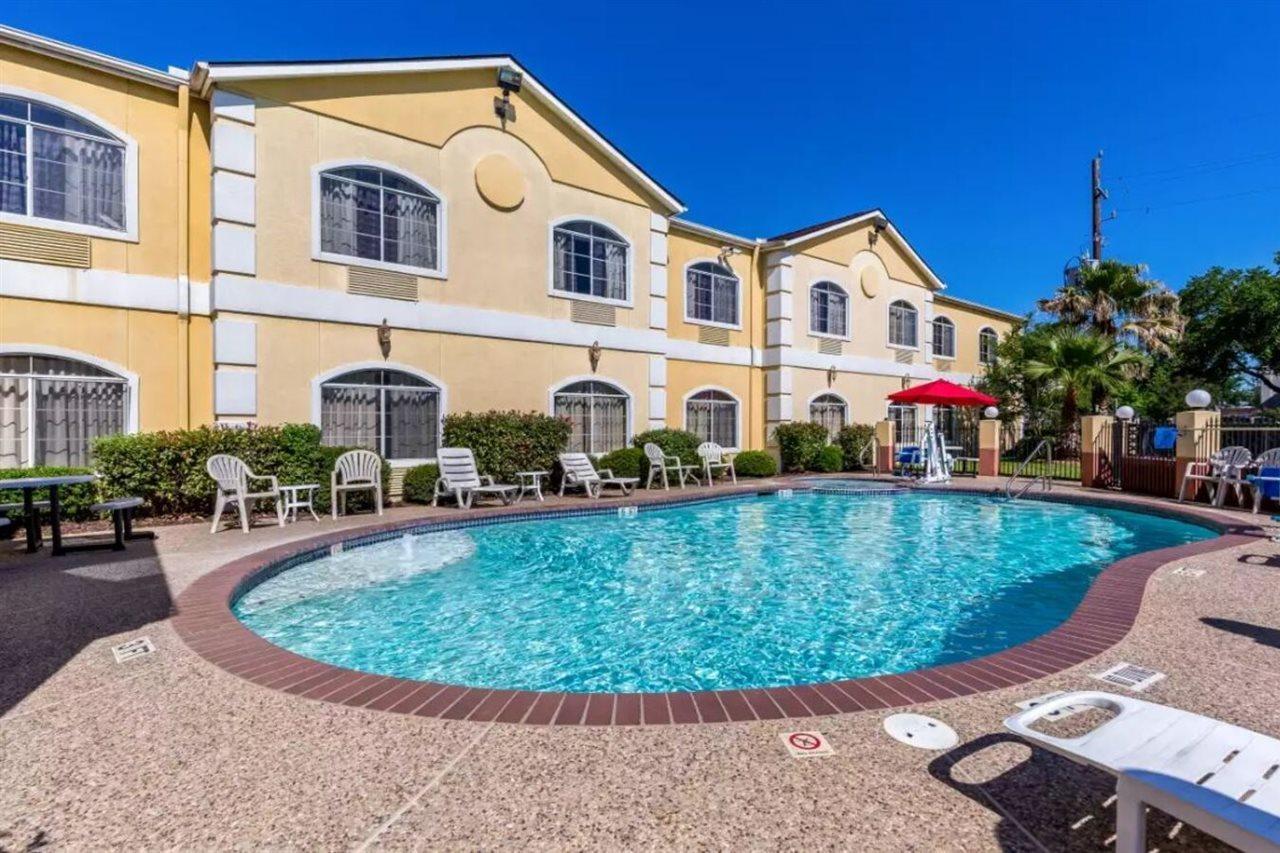 Quality Suites North Houston - Spring Westfield Exterior photo