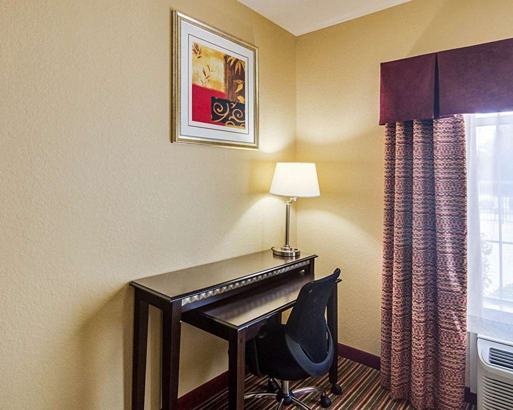 Quality Suites North Houston - Spring Westfield Room photo