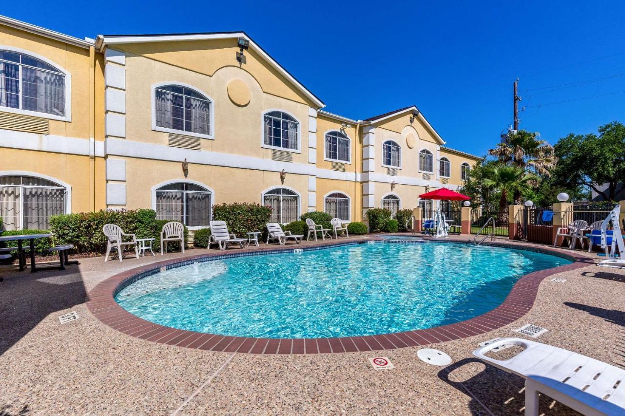 Quality Suites North Houston - Spring Westfield Exterior photo